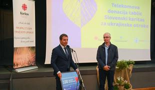 Telekom Slovenije mladim Ukrajincem podaril tablice za lažje šolanje