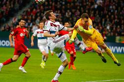 Bayern po kazenskih strelih v polfinale nemškega pokala