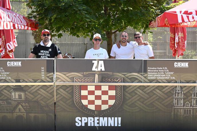 Thompson koncert | Ponudniki hrane in pijače na Thompsonovem koncertu so cenik pospremili z ustaškim sloganom. | Foto Marko Lukunic/PIXSELL