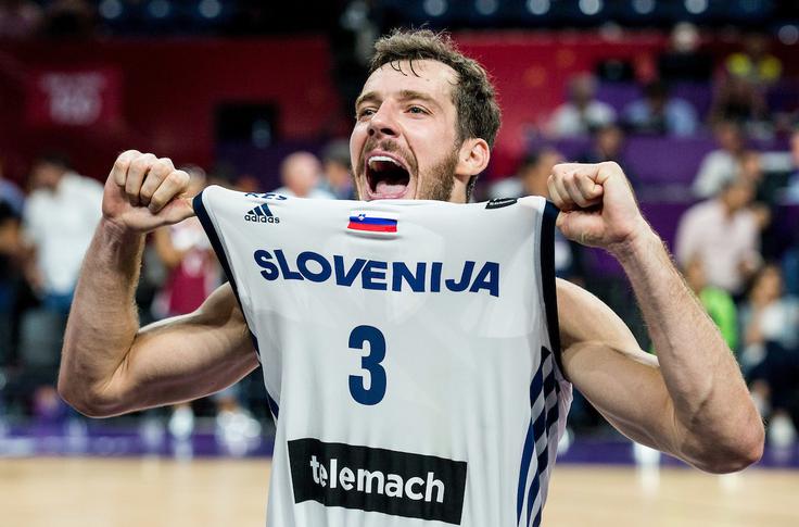 "To sem na svoji koži izkusil prvič, a sem veliko počival, se pogovarjal. Ko si na vrhu in končno dosežeš nekaj velikega, nekako ne veš, kaj še narediti. Izpustil sem nekaj pripravljalnih tekem, zato sem že lačen iger." | Foto: Vid Ponikvar