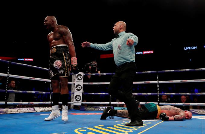 24. marec: boksar Dillian Whyte po tem, ko je nokavtiral Lucawa Browna v borbi za naslov svetovnega prvaka verzije WVC v O2 Areni v Londonu. | Foto: Reuters