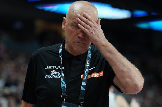 Rimas Kurtinaitis | Rimas Kurtinaitis naj bi se sprva namerno ognil grškim novinarjem. Po pritožbi jim je bil danes na voljo za vprašanja in se opravičil za dejanje. | Foto Guliverimage
