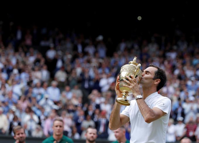 Roger Federer je v Wimbledonu prišel do rekordnega osmega naslova. | Foto: Reuters