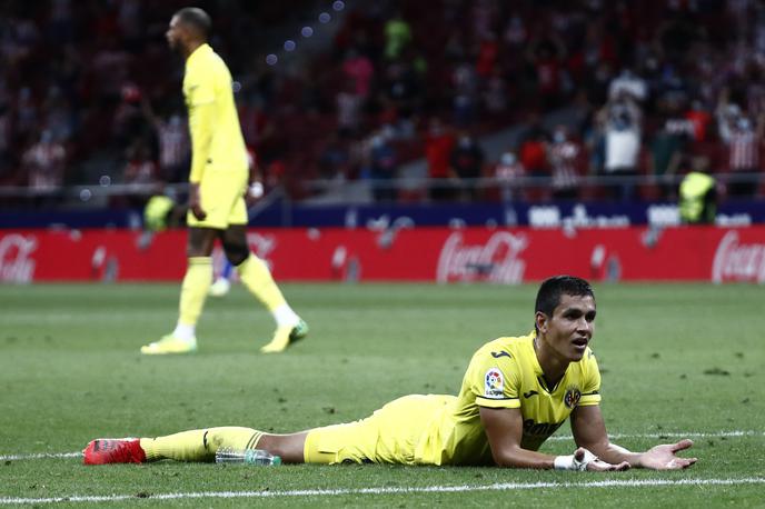 Atletico Villarreal | Alžirec Aissa Mandi kar ni mogel verjeti, kakšen avtogol je zakuhal v zadnjih sekundah dvoboja z Atleticom.  | Foto Reuters