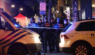 V Bruslju z nožem napadel dva policista, eden umrl