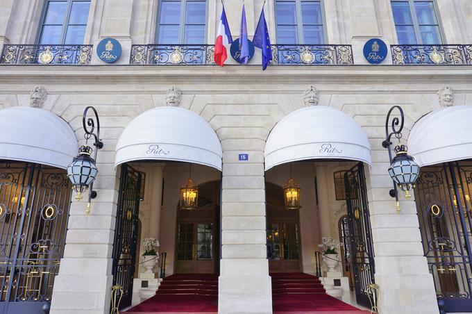 Varnostniki hotela so po poročanju francoskih medijev dragoceni prstan v nedeljo našli v vrečki sesalnika, ki ga uporablja osebje hotela. V Ritzu so ob tem zanikali, da bi prišlo do poskusa kraje. | Foto: Shutterstock