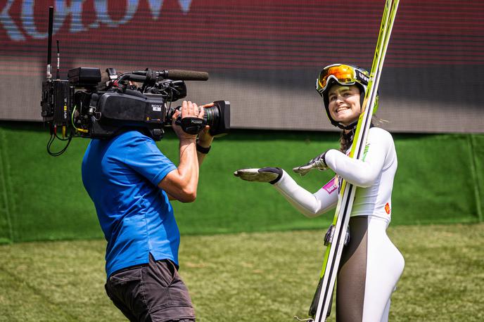 Nika Križnar | Nika Križnar je osvojila zlato kolajno na veliki skakalnici. | Foto Guliverimage