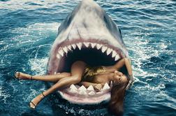 Rihanna neustrašno zaplavala med morskimi psi (foto in video)
