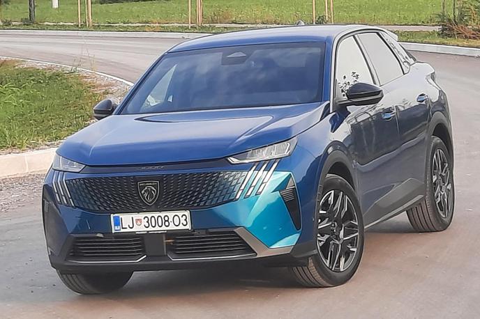 Peugeot 3008 hibrid | Peugeot 3008 se postavlja s privlačnim videzom, tankimi žarometi Peugeot pixel LED, izpostavljenimi dnevnimi lučmi LED …  | Foto Aleš Črnivec