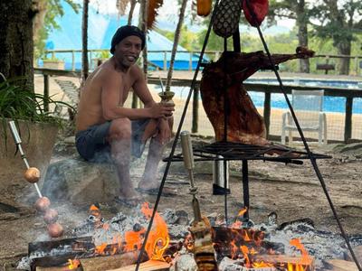 Ronaldinho praznovanje pred rojstnim dnem začinil po brazilsko