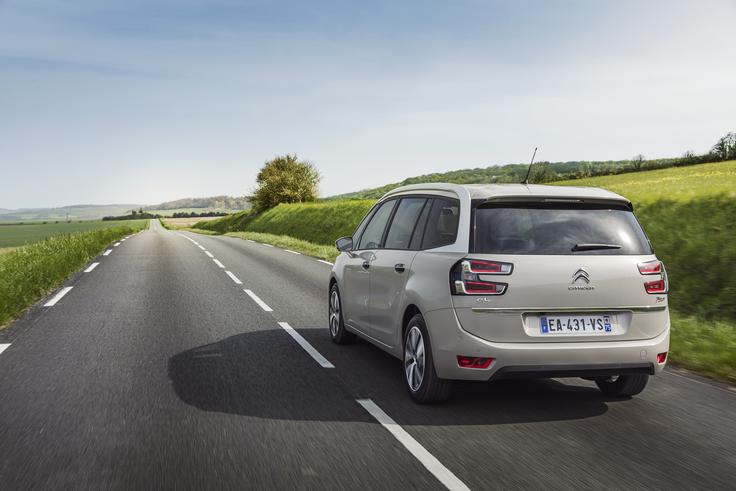 C4 picasso bo dobil tudi možnost odpiranja zadnjih (prtljažniških) vrat z zamahom noge pod odbijačem. | Foto: Citroën