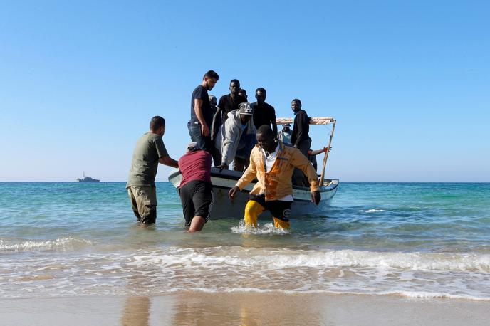Migranti v Libiji | Od torka se je z obal Libije na nevarno pot prek Sredozemskega morja odpravilo več kot 600 ljudi. | Foto Reuters