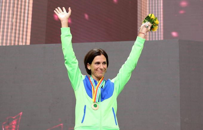 Lani je na svetovnem prvenstvu v Dohi naknadno dobila bronasto medaljo za nastop na svetovnem prvenstvu leta 2007 v Osaki, kjer je bila sprva sicer peta. | Foto: Getty Images