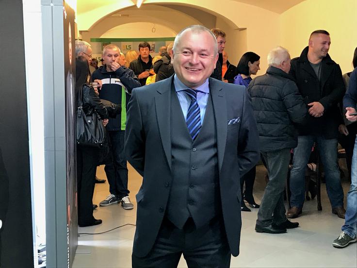 Franc Kangler ima volilni štab na Gosposki ulici. Med drugim ga podpirajo nekdanja radijska novinarka Breda Čepe, nekdanji direktor Dravskih elektrarn Maribor (DEM) Viljem Pozeb, nekdanji podžupan Milan Mikl in predstavniki podpornih strank SDS, SLS in SNS. | Foto: Uroš Maučec