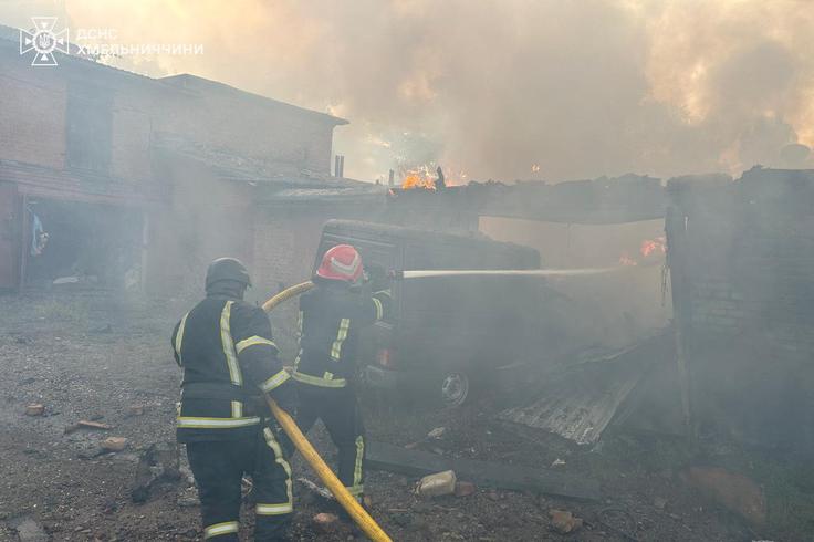 Izbruhnili so požari.  | Foto: Reuters