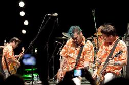 Me First and the Gimme Gimmes: havajske srajce, kolebnica in R. Kelly