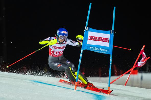 Shiffrinova izenačila rekord Schneiderjeve, obema s Hirscherjem šesti slalomski globus