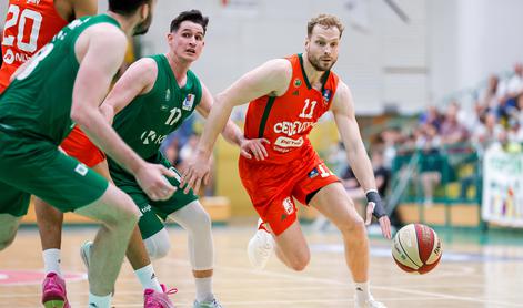 Cedevita Olimpija do zmage na derbiju, v četrtfinalu z Dubajem