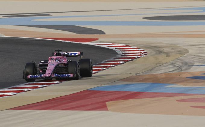 Alpine bo na prvih dveh dirkah nastopal z rožnatim dirkalnikom. Alonso bo med sezono dopolnil 41 let. | Foto: Reuters