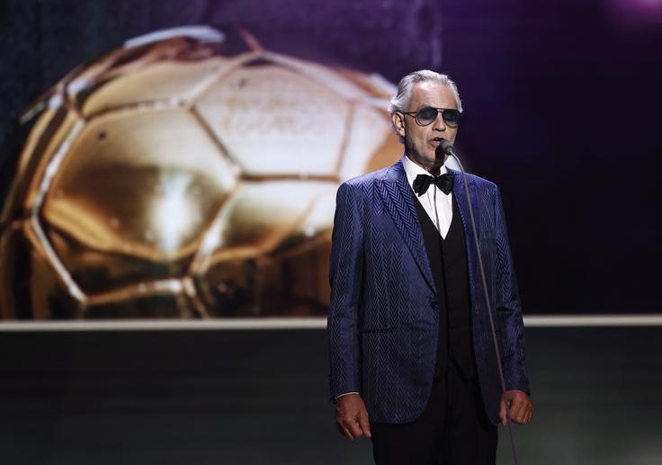 Andrea Bocelli je pogost gost vrhunskih nogometnih prireditev. | Foto: Reuters