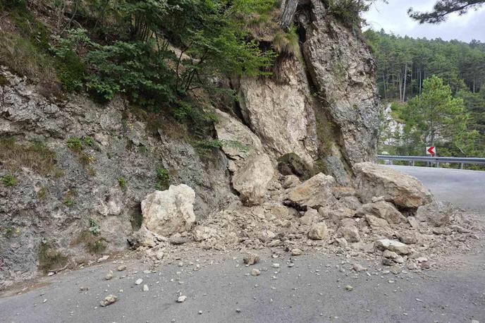 skalni podor, Občina Ajdovščina, cesta, zapora | Cesta ostaja do nadaljnega zaprta. | Foto Občina Ajdovščina/Facebook