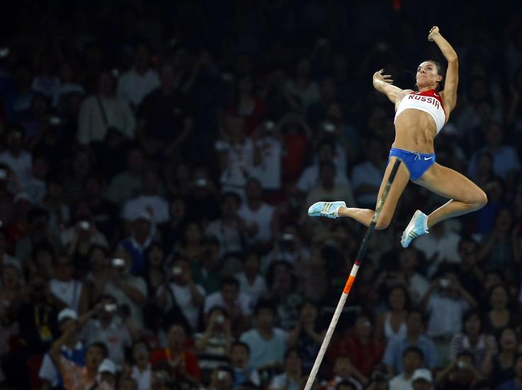 Jelena Isinbajeva Pri ženskah je svetovna rekorderka Rusinja Jelena Isinbajeva, ki je preskočila 506 centimetrov. | Foto: Reuters