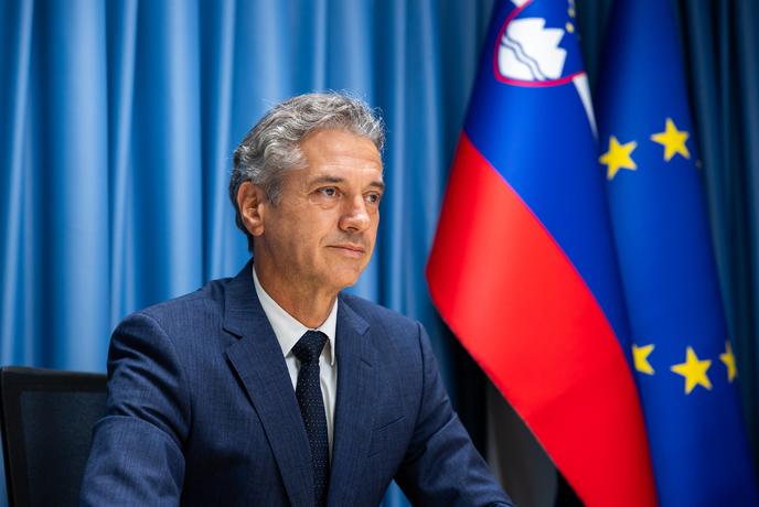 Svoboda bližje SDS, podpora vladi stabilna