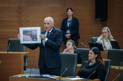 Janšev kabinet priznal: Fotografijo smo vzeli s spleta, a pomembnejše je nekaj drugega