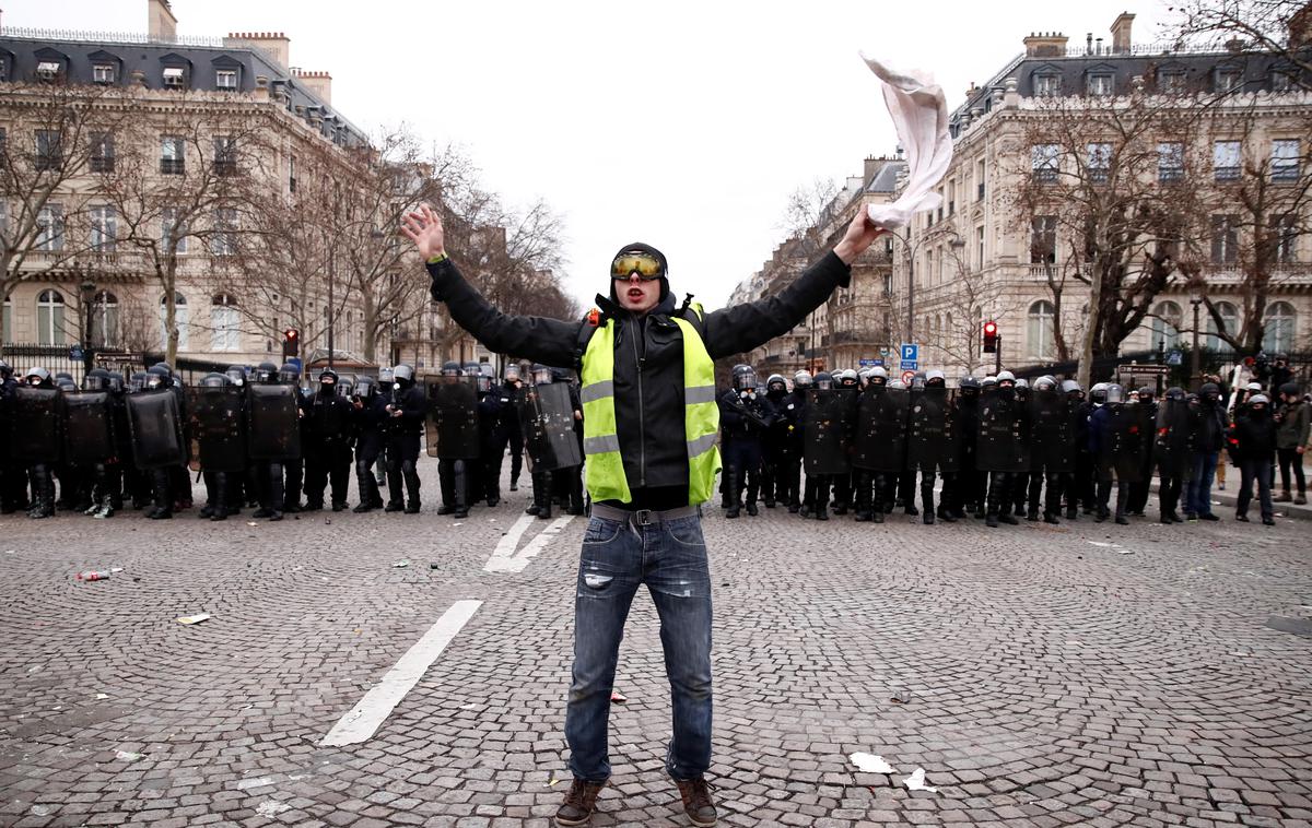 Protesti rumenih jopičev v Parizu | Protesti gibanja rumenih jopičev so v Franciji bili včeraj že deveto soboto zapored. | Foto Reuters