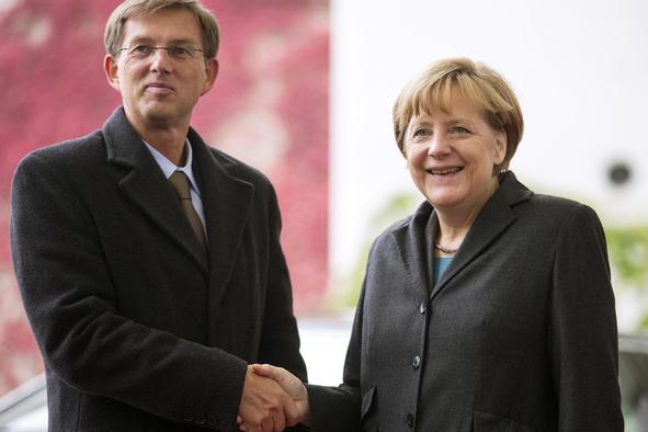 Miro Cerar ostro kritiziral begunsko politiko Angele Merkel