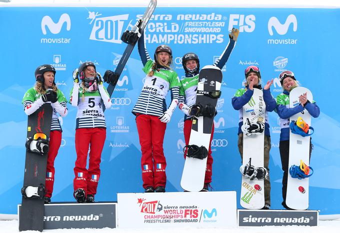 V ponedeljek so se na zmagovalnem odru v Sierri Nevadi znašle štiri Francozinje in dve Američanki. | Foto: Guliverimage/Getty Images