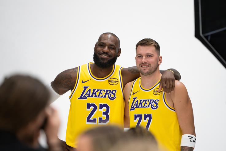Luka Dončić in LeBron James pred novo sezono. | Foto: Guliverimage