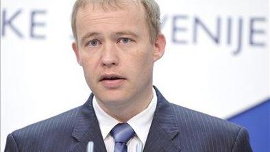 Mladi forum SD pozval k zamenjavi Erjavca in Lahovnika