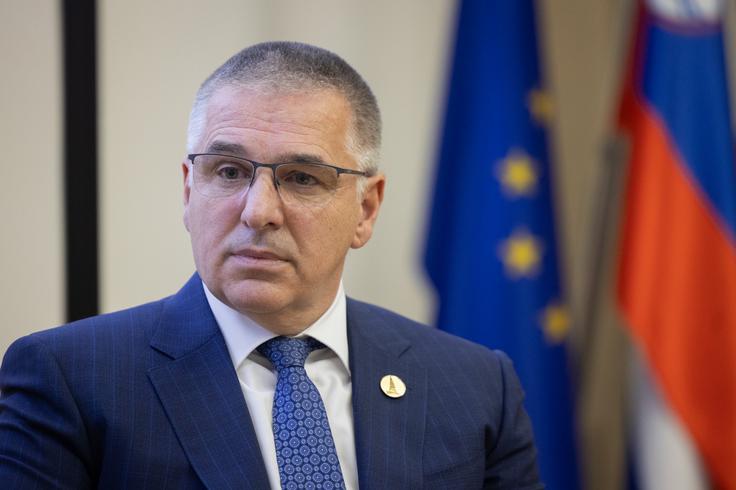 Predsednik DS zagovarja, da mora biti kultura dostopna vsem – tudi starejšim in invalidom. "Naj nas kultura še naprej bogati, navdihuje in povezuje," je zaželel. | Foto: STA