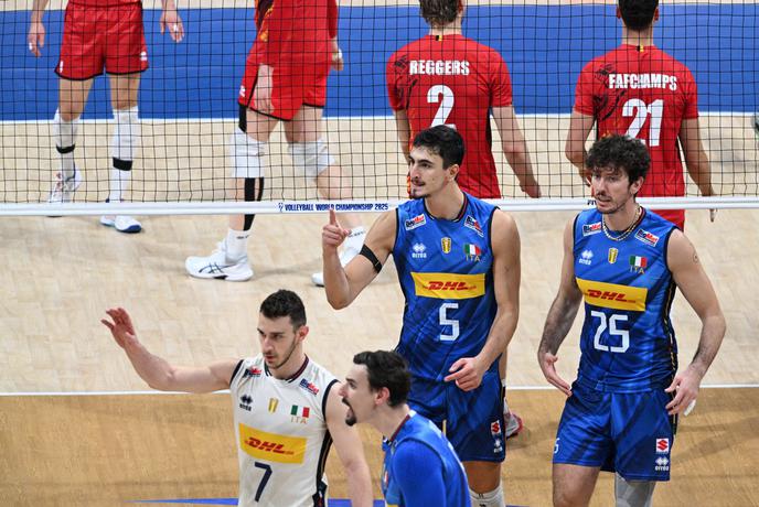 Svetovni in evropski prvaki gladko v polfinale