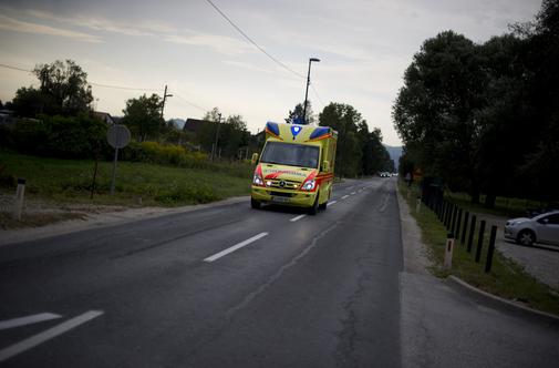 Voznik namenoma povozil štoparki?