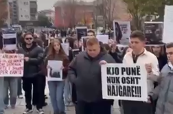 V Prištini izbruhnili protesti po umoru žrtve družinskega nasilja