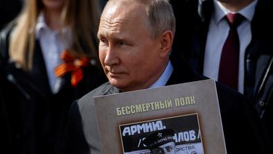 Putin na proslavi s sliko očeta, v zadnjih urah več kot 200 napadov na Ukrajino #vŽivo