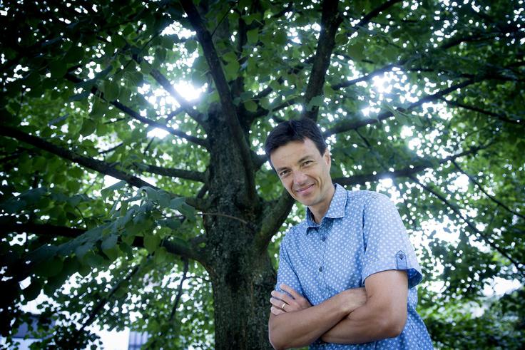 Učitelj joge in meditacije Dejan Dinevski pravi, da je objavljenih več tisoč znanstvenih raziskav, ki poudarjajo vsestransko koristnost meditacije. Sam jih nekaj izpostavi, kot na primer, da potrjeno izboljša zdravje, počutje, občutek srečnosti, poglobi socialne stike in zviša kakovost življenja nasploh. | Foto: 