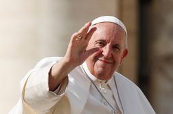 Papež kritičen: Če 'enemu udarcu v obraz sledi še drugi', se miru ne da doseči