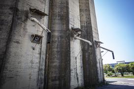 Žito silosi v ljubljanskem BTCju. silos žito