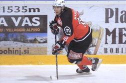 Tudi Manfreda ostaja med Železarji