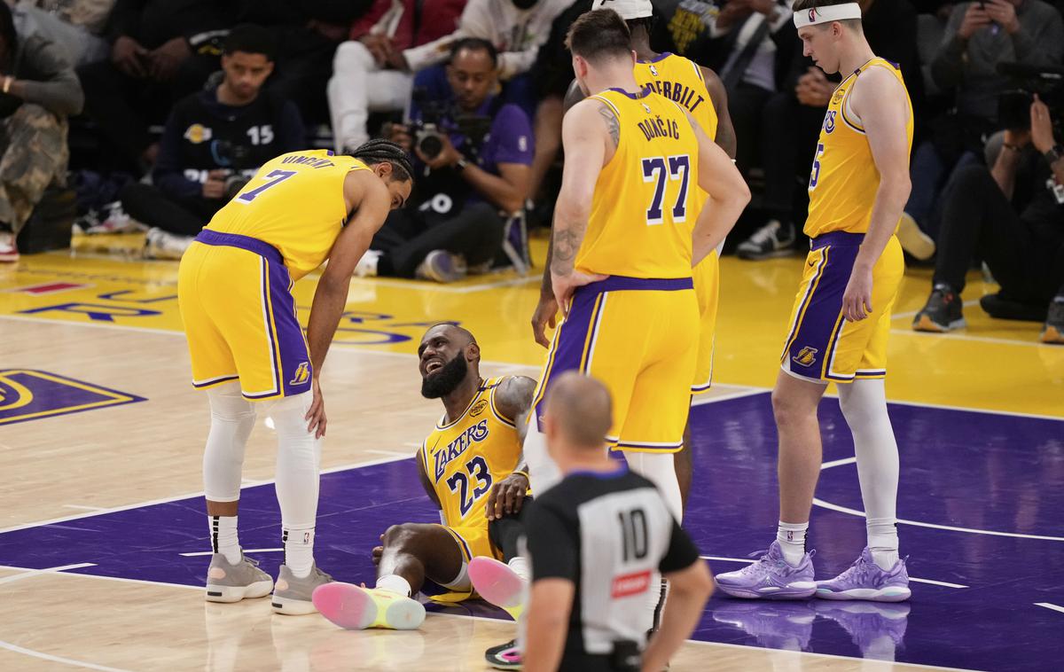 Los Angeles Lakers LeBron James | LeBron James se je poškodoval v zadnji četrtini in poškodba je resnejša, kot so mislili. | Foto Guliverimage