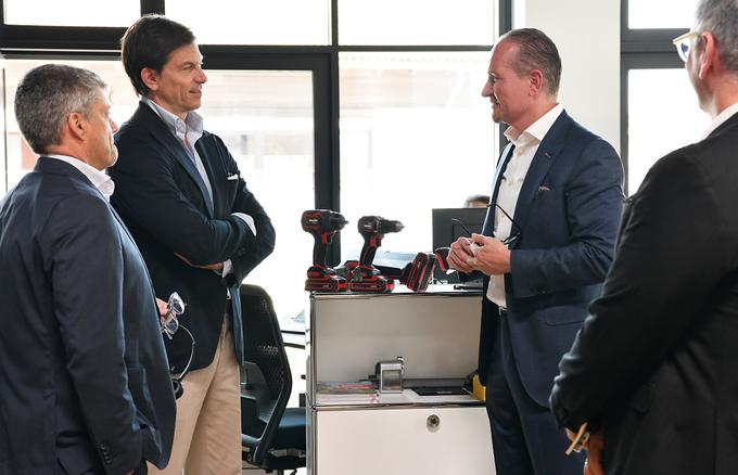 Andreas Kroiss, izvršni direktor Einhell Germany AG, ter Toto Wolff, vodja ekipe in izvršni direktor ekipe Mercedes-AMG PETRONAS F1 Team, sta izmenjala mnenja o razvoju tehnoloških inovacij in izdelkov. | Foto: Einhell Germany AG