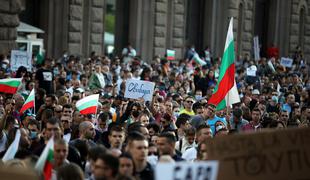V Bolgariji že peti dan zapored potekajo množični protivladni protesti #video