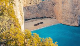 V Grčiji zaprli priljubljeno plažo