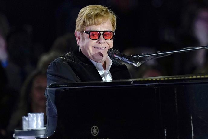 Elton John | "Dal mi je prostor, kjer vem, da se lahko premaknem naprej. Who Believes In Angels? se zdi kot potovanje v drugo obdobje in odpiranje vrat v prihodnost," je o albumu Elton John zapisal na družbenem omrežju Instagram. | Foto Guliverimage