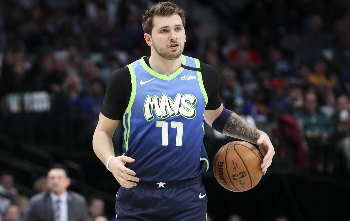 Luka Dončić | Luka Dončić je na zadnji tekmi proti Portlandu dosegel osem trojk, tokrat ni bil razpoložen izza črte 7,25. Kljub temu je dosegel 27 točk in bil prvi strelec Dallasa. Pri Portlandu je s 47 točkami blestel Damian Lillard. | Foto Reuters