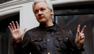 Britansko sodišče Assangea spoznalo za krivega kršitve pogojnega izpusta #video #foto