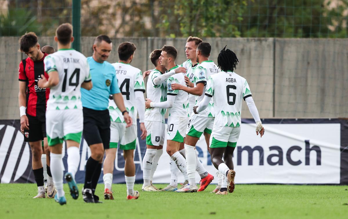 Primorje - Olimpija, 1. SNL, Ajdovščina | Olimpija je v 1. SNL prvič po 13 letih gostovala v Ajdovščini in zmagala z 2:0. | Foto www.alesfevzer.com